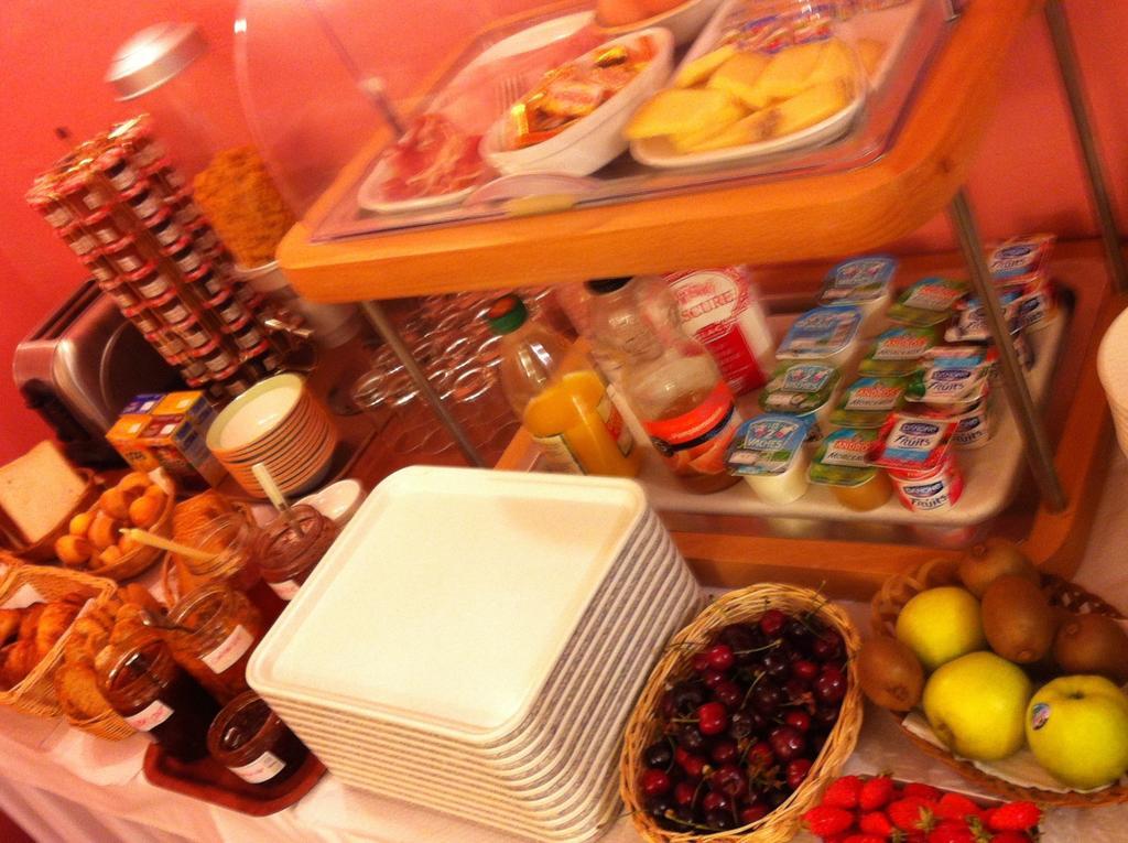 La Taverne Юзес Экстерьер фото